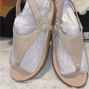Vionic Women's Tan Sandals